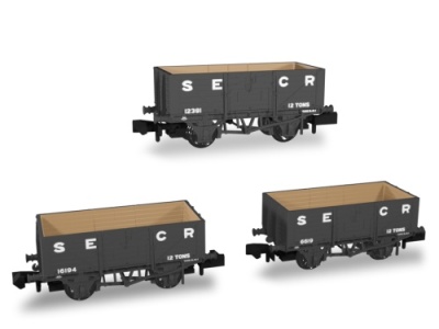 Rapido 942003 SECR Livery N Gauge 7 Plank Wagon Pack No: 3